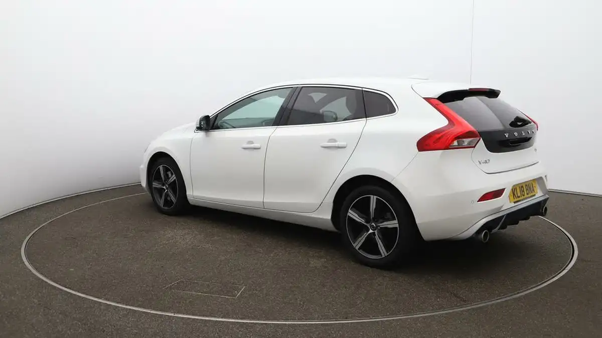 2018-volvo-v40-15-t2-r-design-nav-plus-big-63