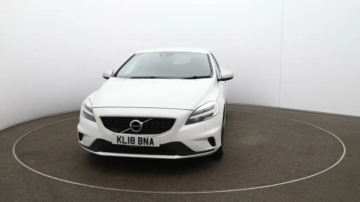 2018-volvo-v40-15-t2-r-design-nav-plus-big-39