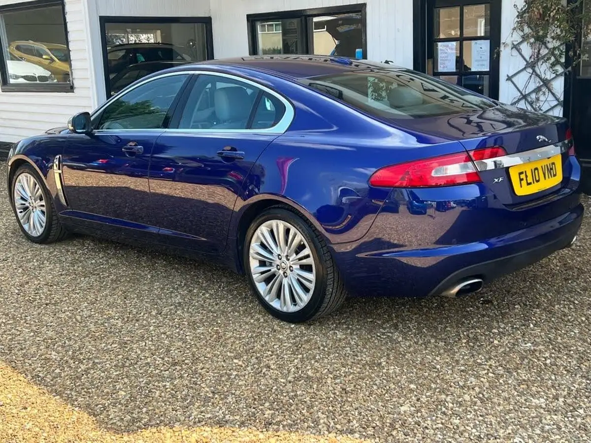 2010-jaguar-xf-30-luxury-big-14