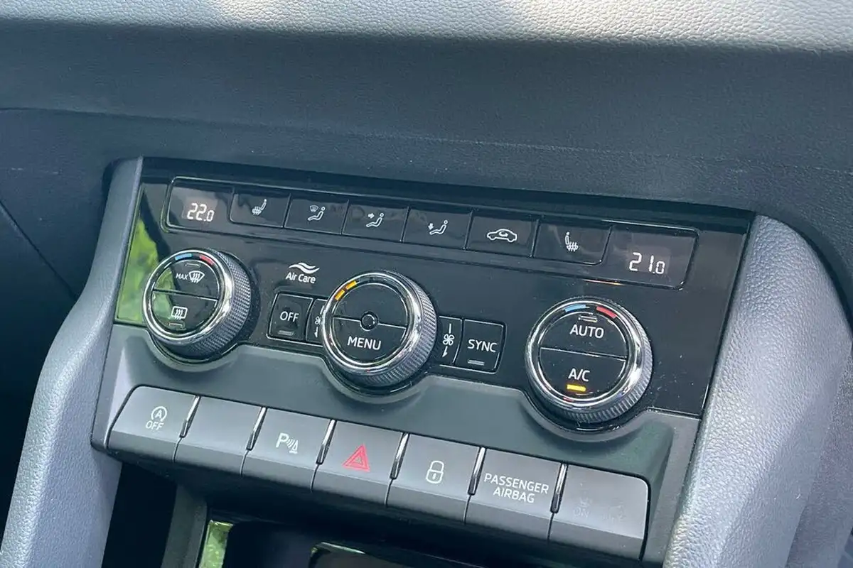 2023-skoda-karoq-15-tsi-se-l-dsg-big-37