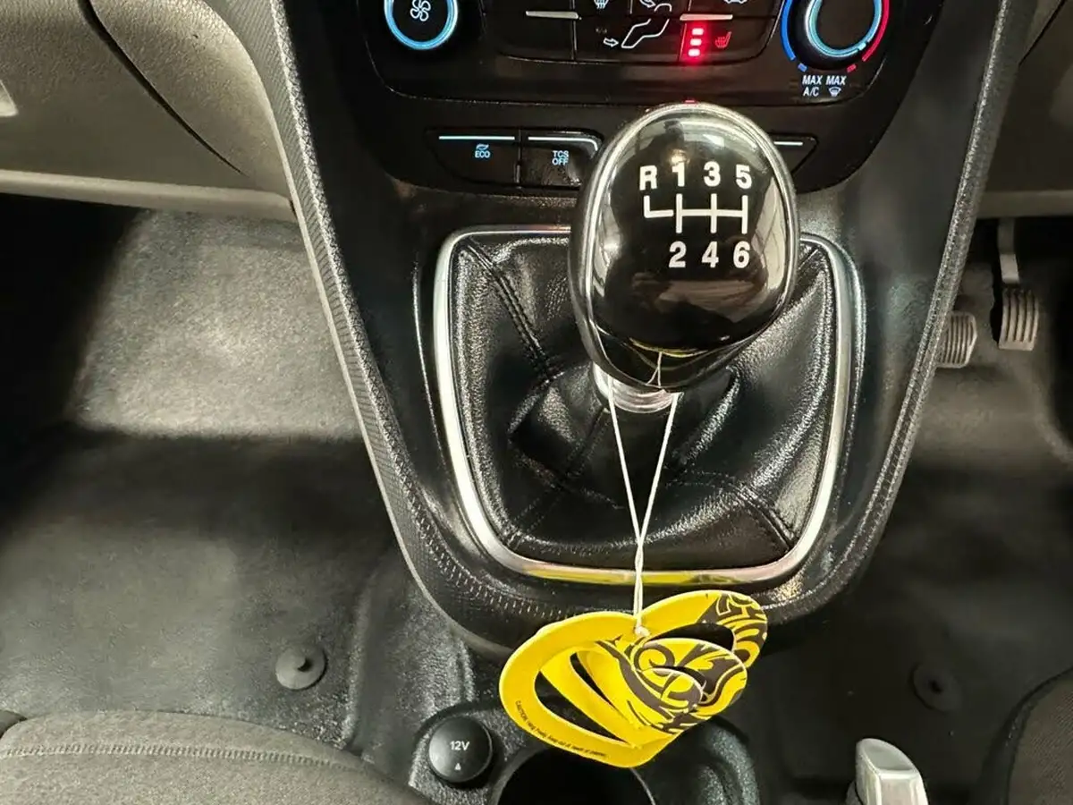2023-ford-transit-connect-big-21