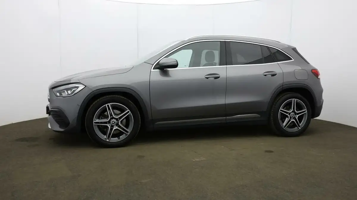 2022-mercedes-benz-gla-class-13-gla-200-amg-line-executive-big-13