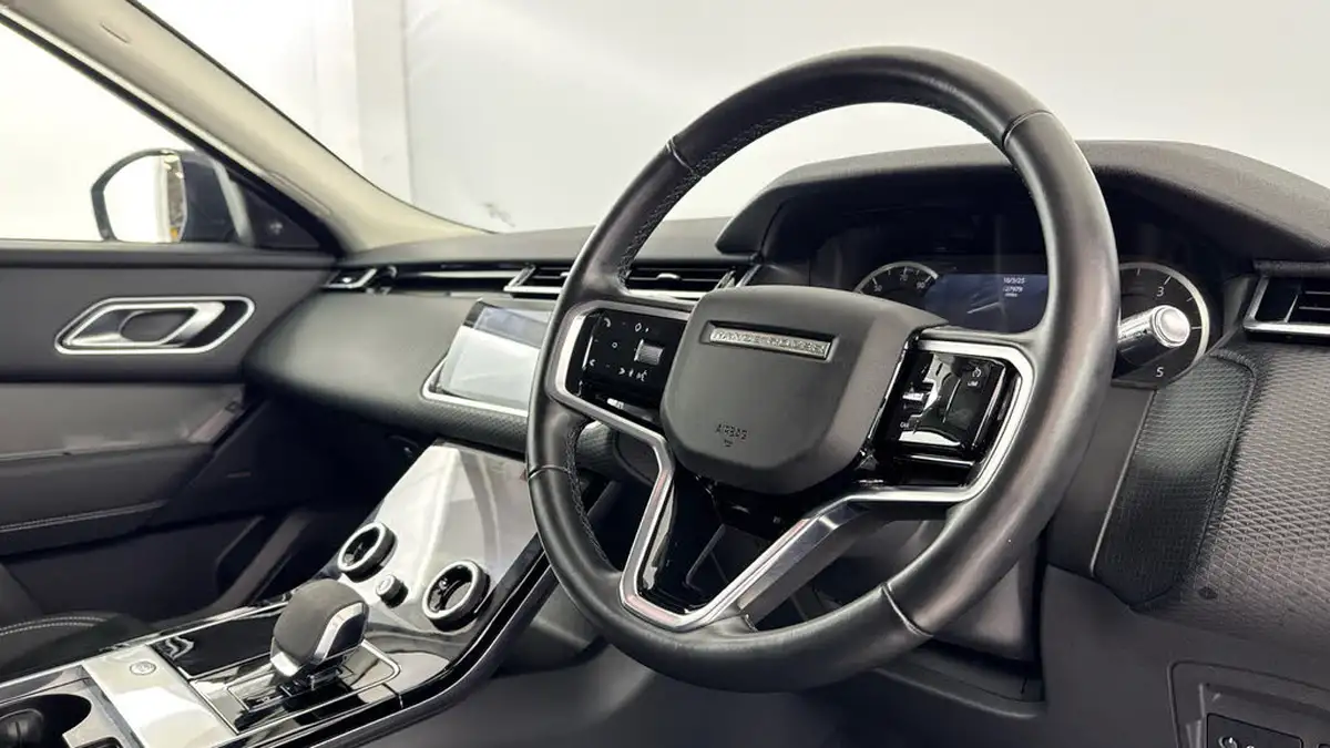 2022-land-rover-range-rover-velar-20-d200-velar-big-8