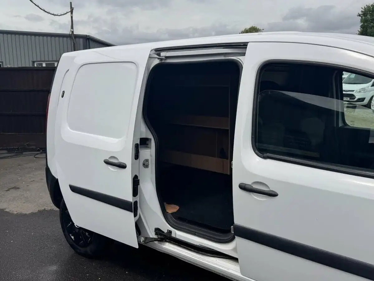 2017-renault-kangoo-maxi-15dci-ll21-energy-90-maxi-pt-business-panel-big-7