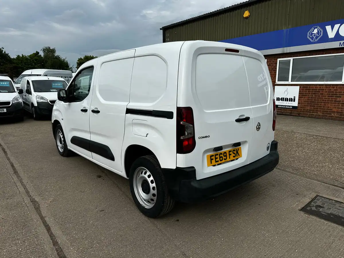 2020-vauxhall-combo-15cdti-edition-2300-75pseu6d-t-l1h1-ss-panel-big-7