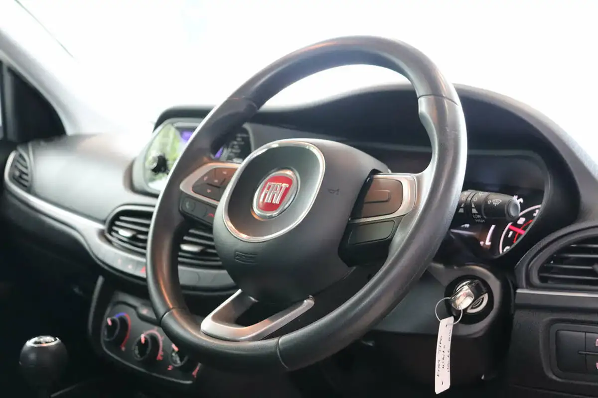 2016-fiat-tipo-14-easy-hatchback-big-20