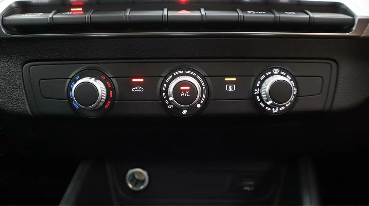 2022-audi-q2-10-30-tfsi-technik-big-12