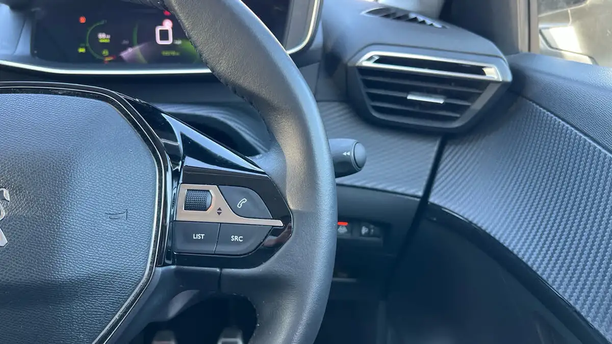2022-peugeot-208-12-puretech-allure-premium-100ps-big-23
