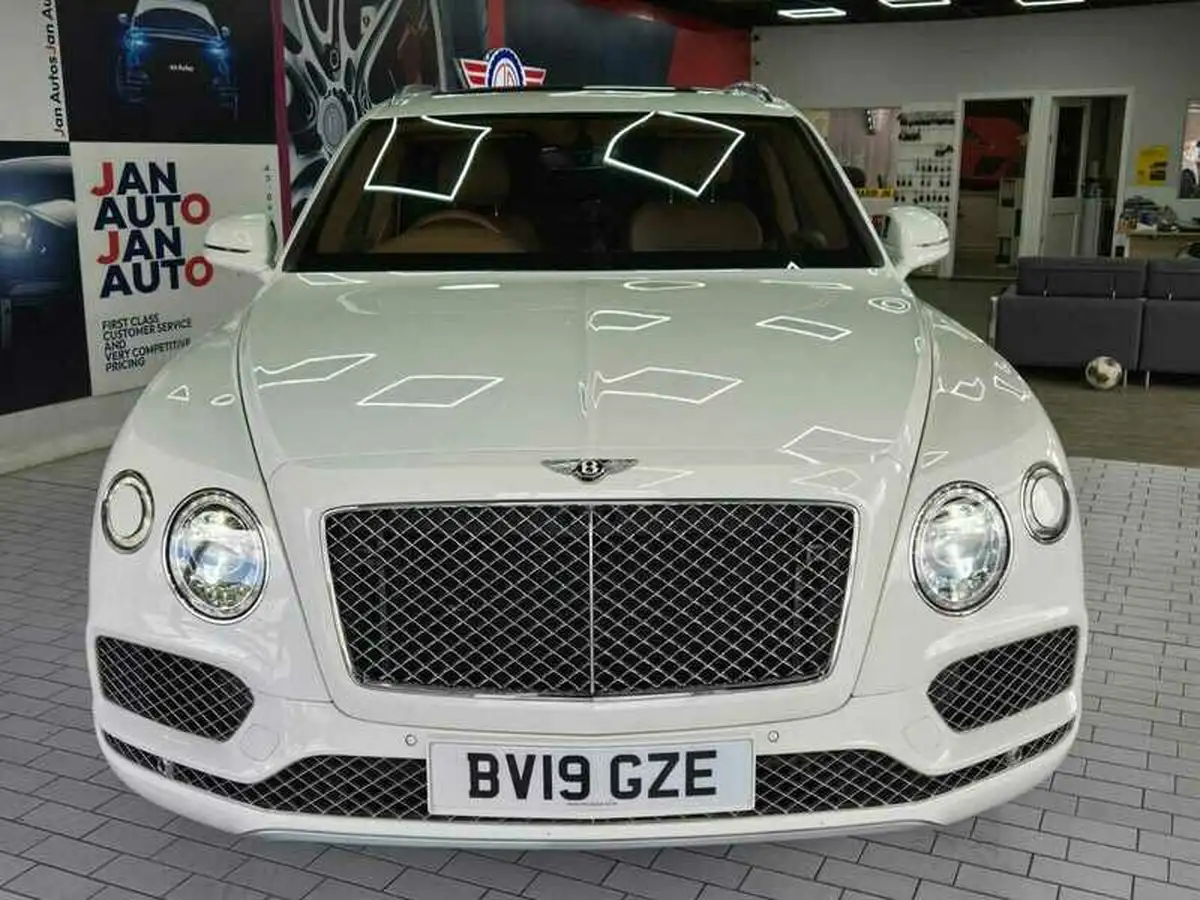 2019-bentley-bentayga-40-v8-big-37