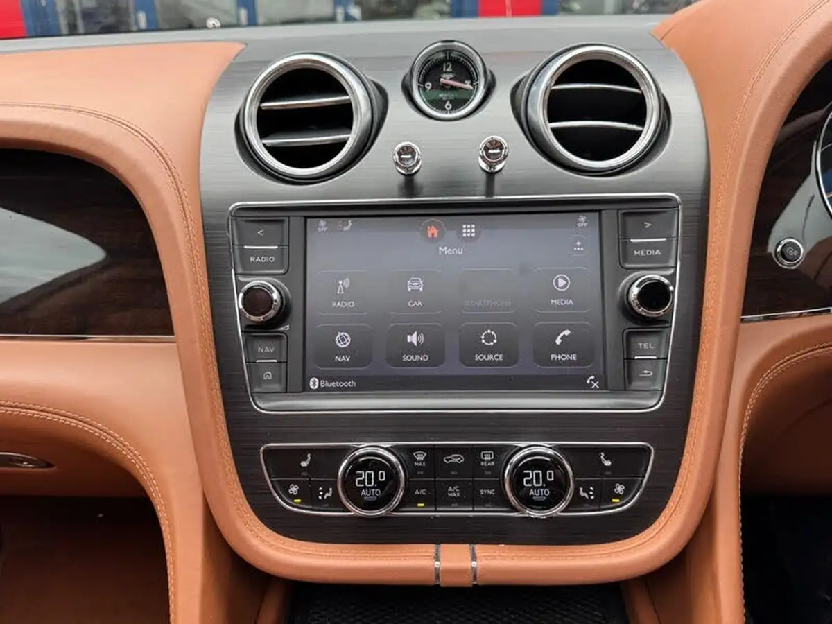 2019-bentley-bentayga-40-v8-big-13