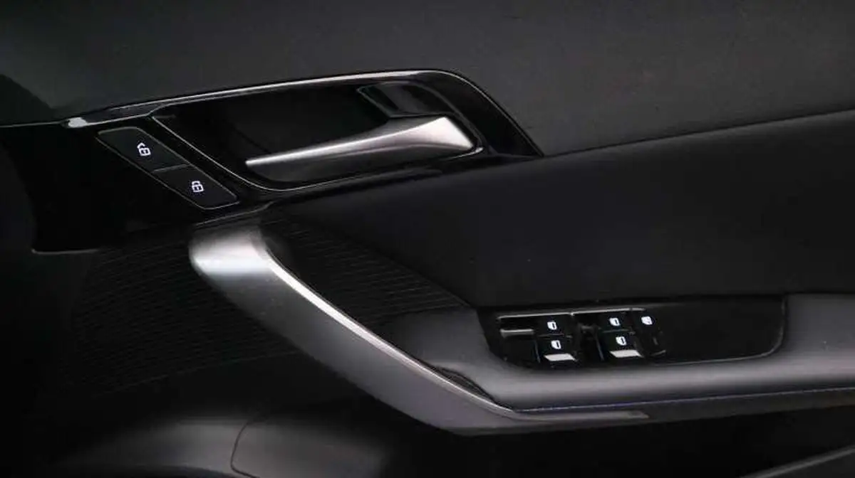 2023-mg-mg4-e-trophy-ev-203ps-long-big-11