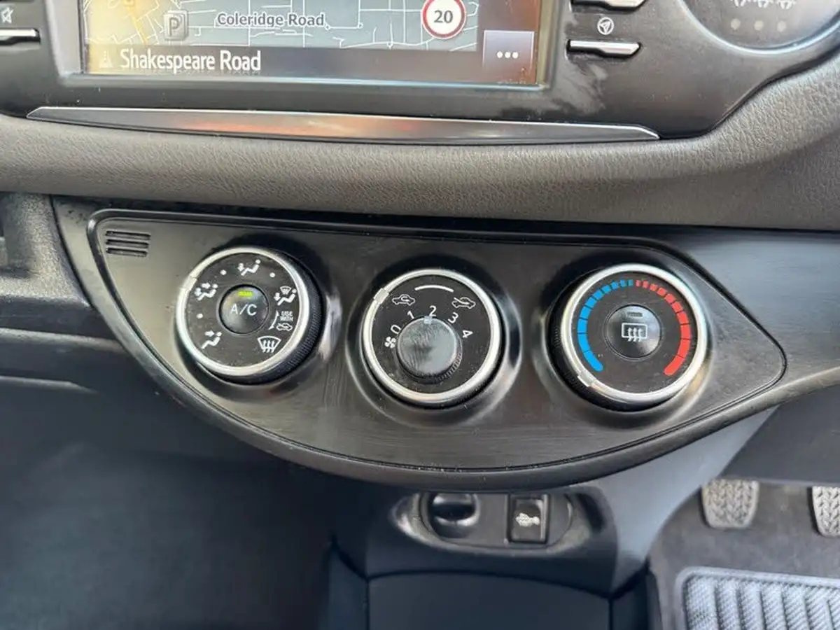 2019-toyota-yaris-15-vvt-i-icon-tech-111bhp-1496cc-big-24