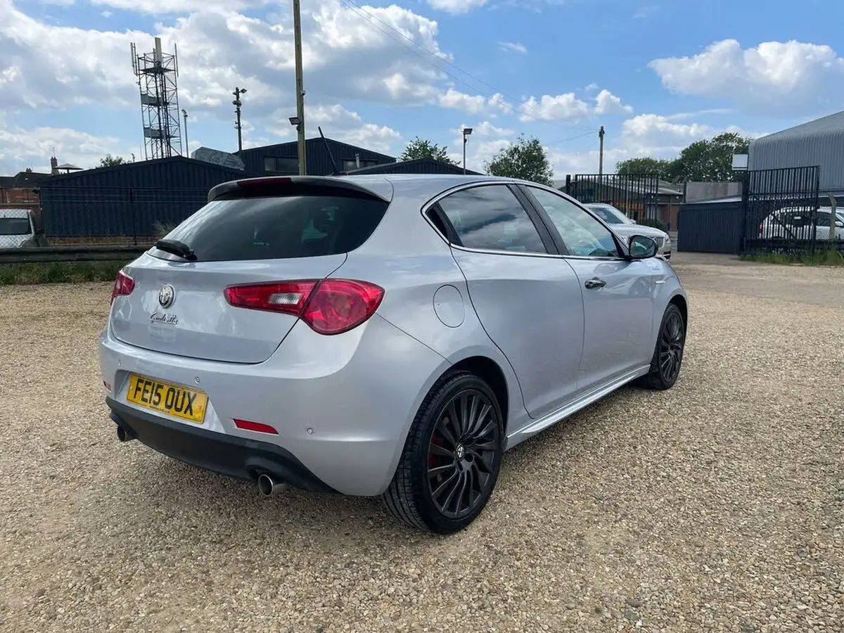 2015-alfa-romeo-giulietta-20jtdm-2-qv-line-175bhp-alfa-tct-big-5