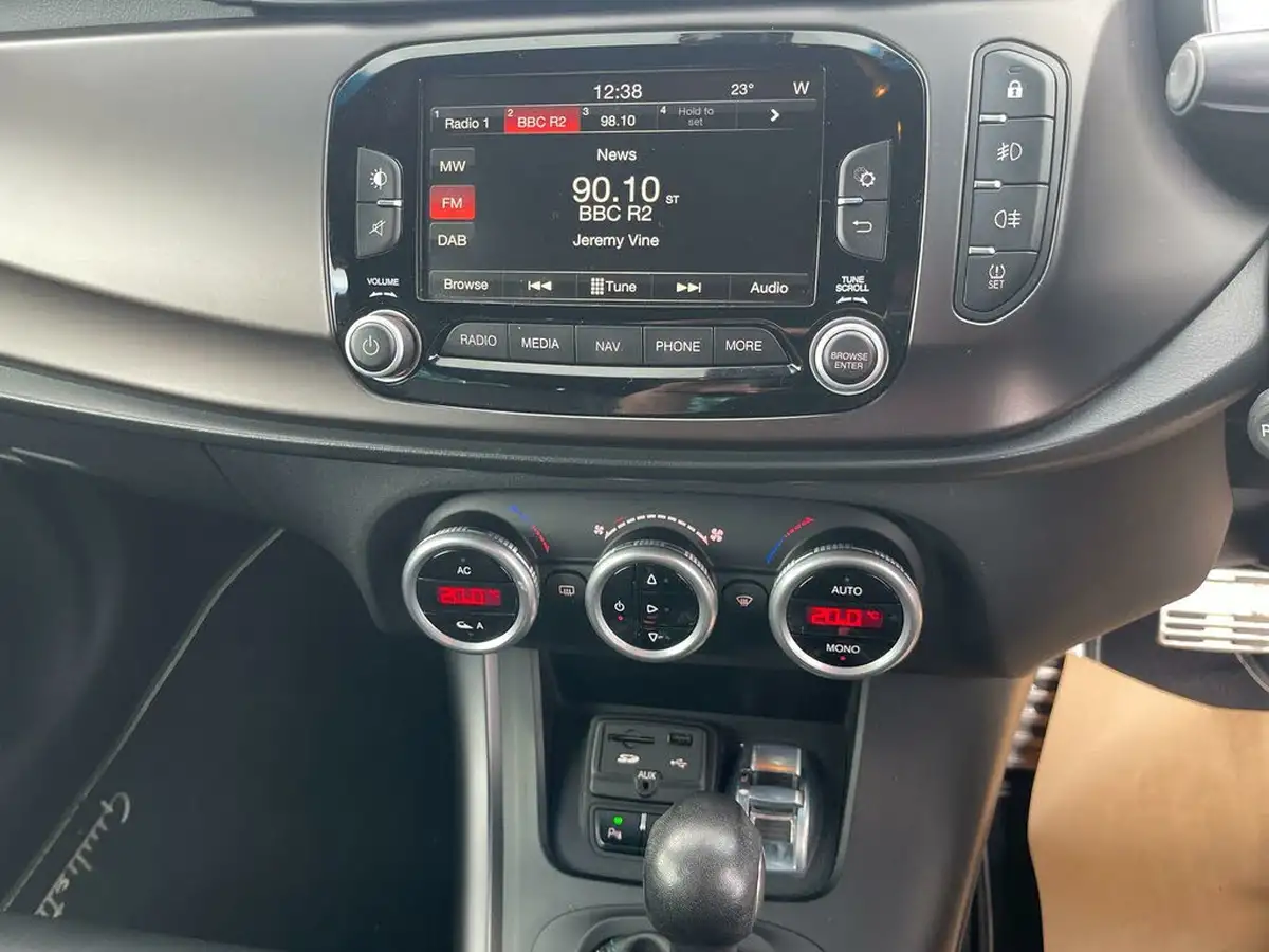 2015-alfa-romeo-giulietta-20jtdm-2-qv-line-175bhp-alfa-tct-big-9