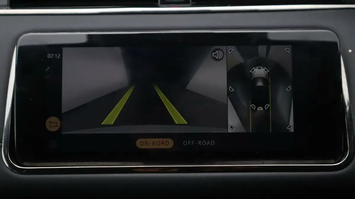 2021-land-rover-range-rover-evoque-15-p300e-r-dynamic-se-big-26