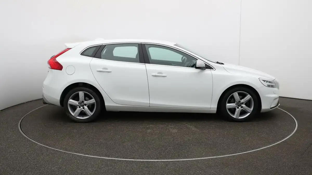 2018-volvo-v40-20-t3-r-design-nav-plus-big-46