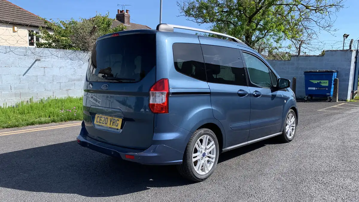 2020-ford-tourneo-courier-15tdci-titanium-big-16