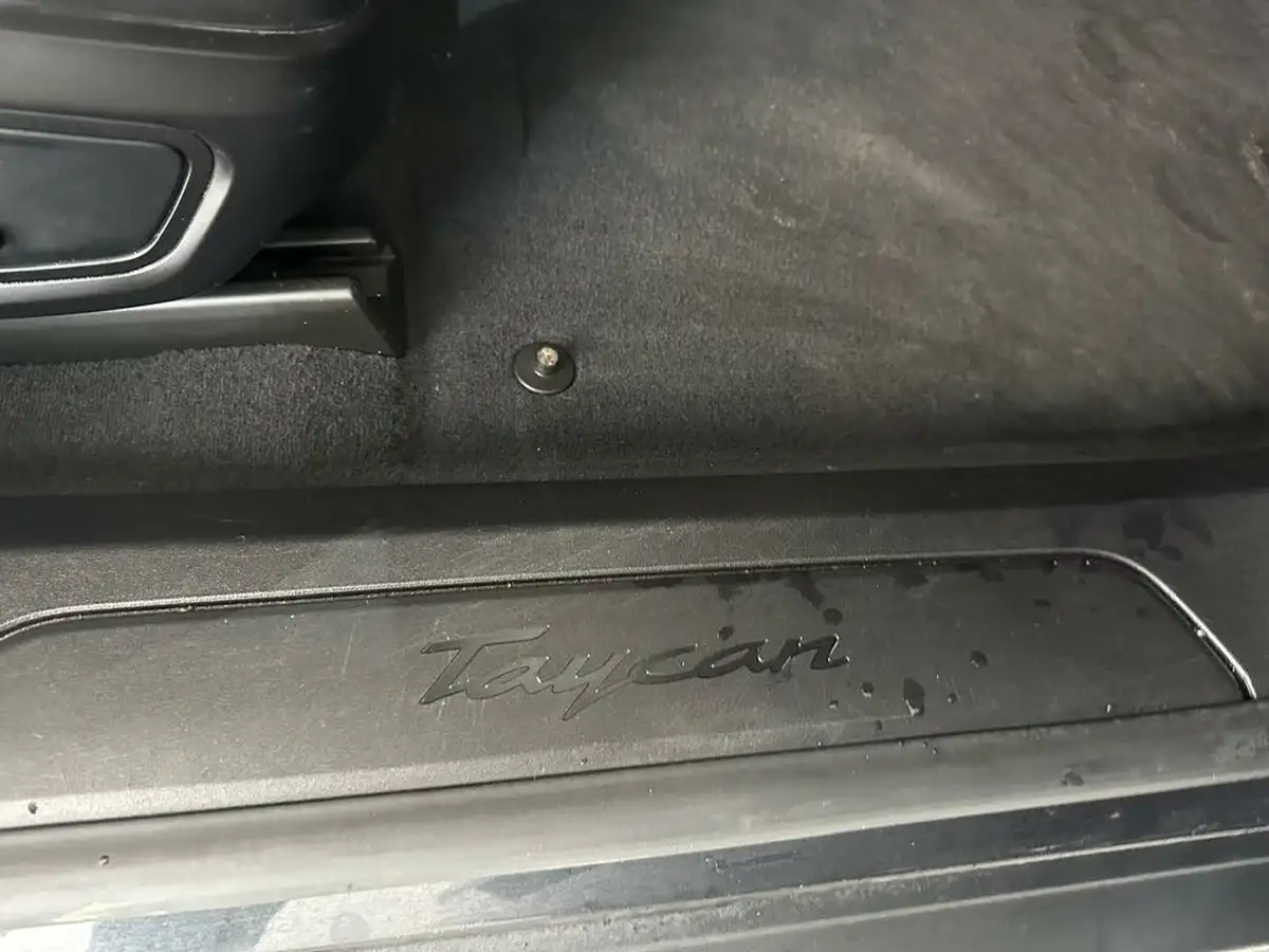 2021-porsche-taycan-e-base-476ps-performance-battery-plus-big-51