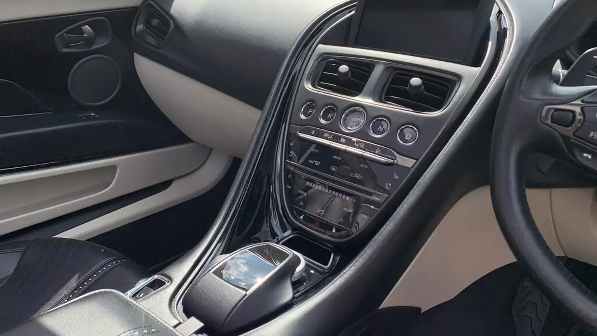 2021-aston-martin-db11-40-v8-503bhp-big-21
