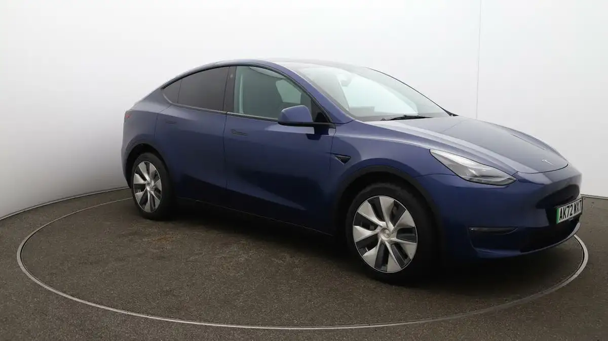 2022-tesla-model-y-e-long-range-big-44