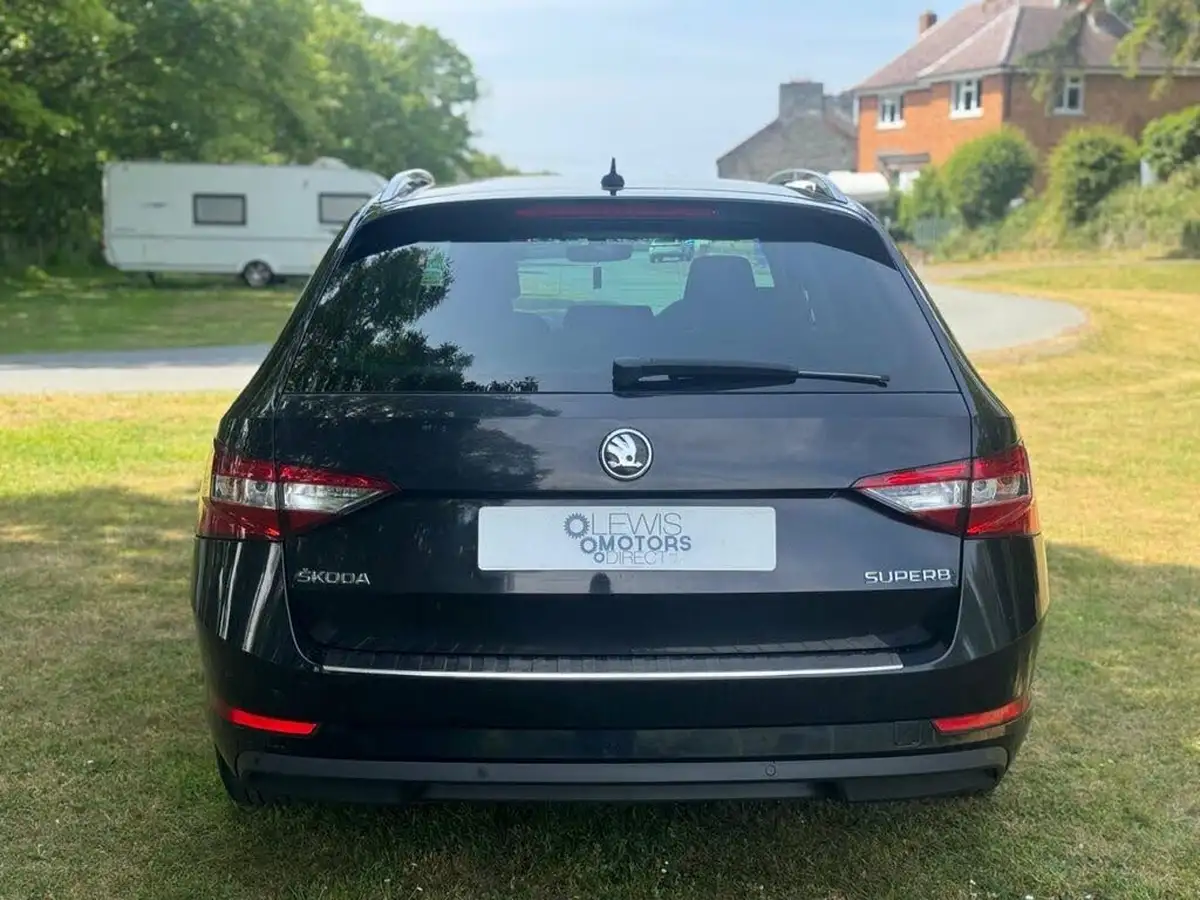 2018-skoda-superb-20tdi-scr-se-technology-estate-dsg-big-11