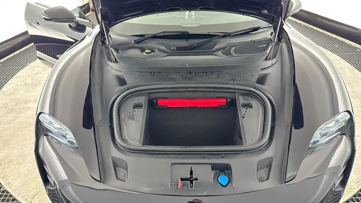 2020-porsche-taycan-e-turbo-big-30
