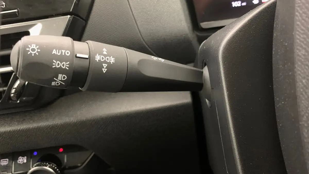 2023-citroen-c4-12-puretech-sense-big-32