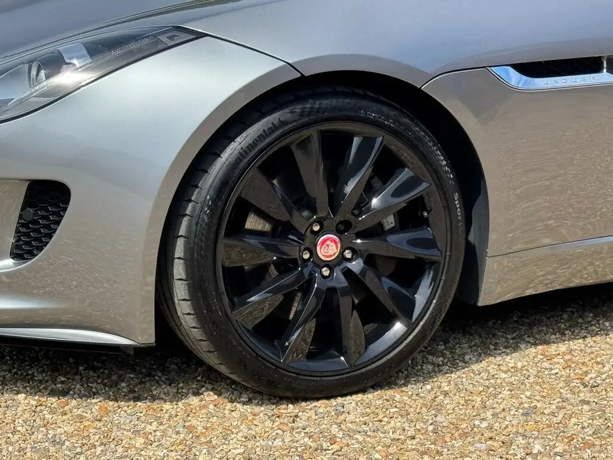 2013-jaguar-f-type-30-big-12