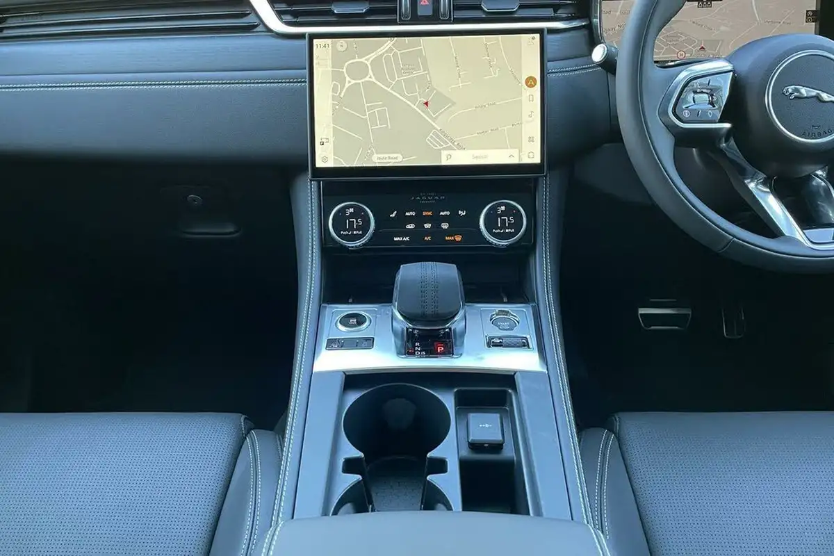 2024-jaguar-f-pace-20-d200-r-dynamic-hse-black-big-14