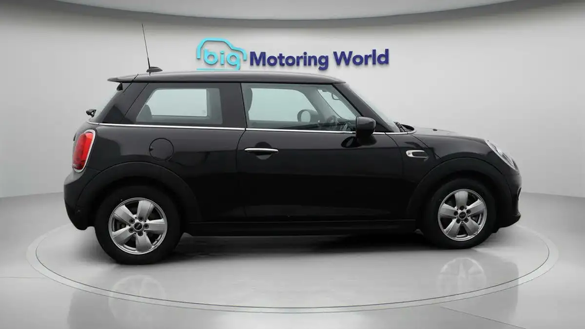 2020-mini-cooper-15-cooper-classic-hatchback-3d-auto-big-8