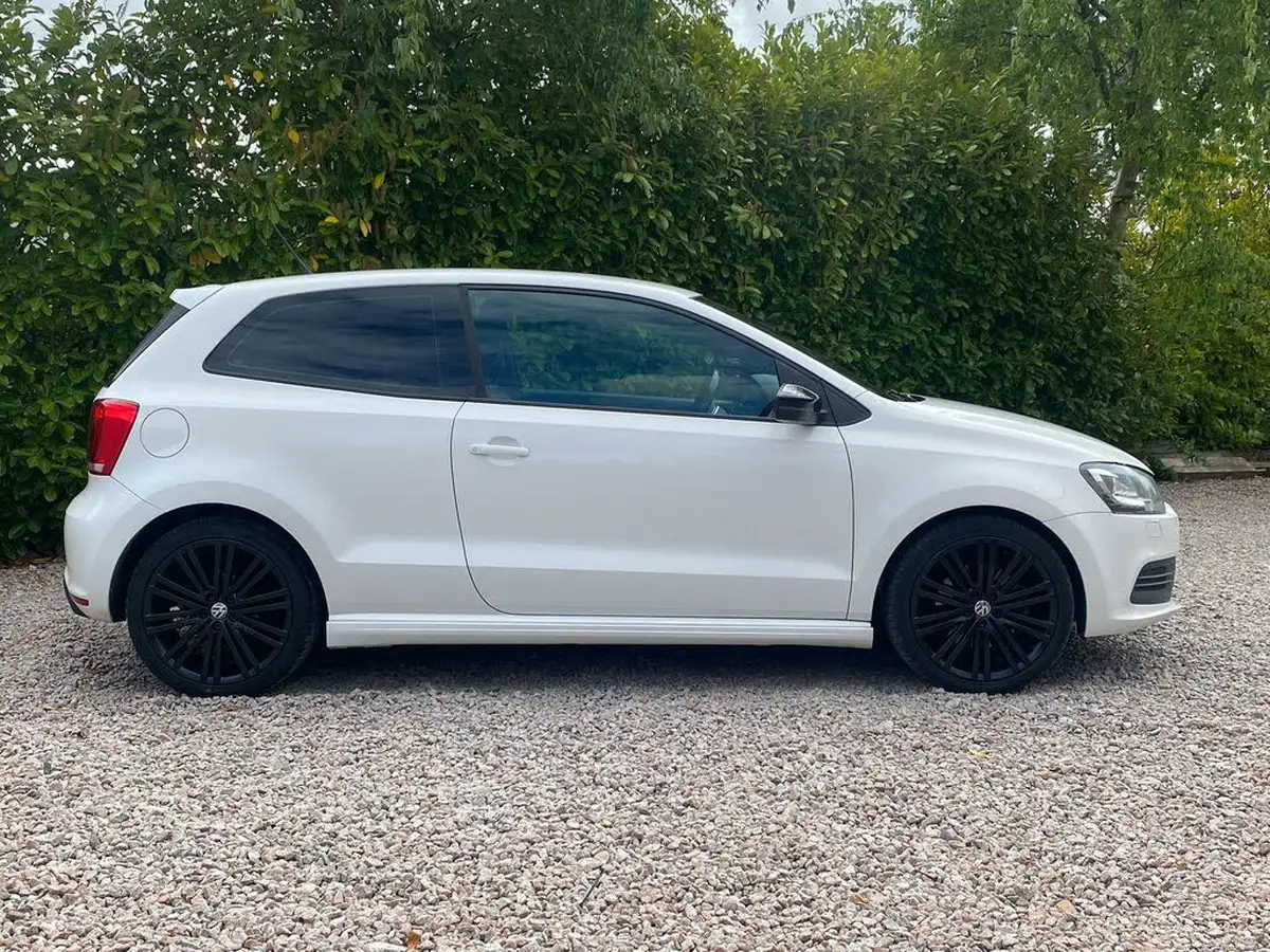 2013-volkswagen-polo-14-bluegt-3d-big-10