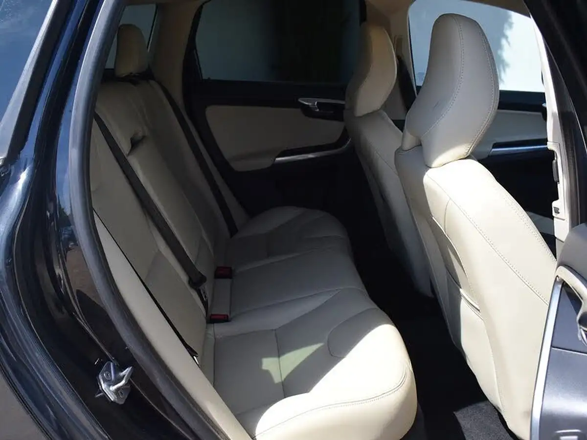 2016-volvo-xc60-24td-d4-se-lux-nav-geartronic-big-19