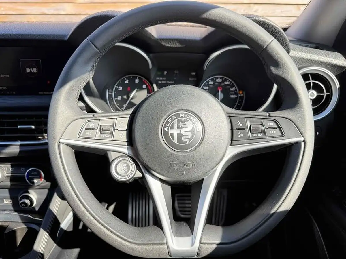 2020-alfa-romeo-stelvio-20-nero-edizione-big-24