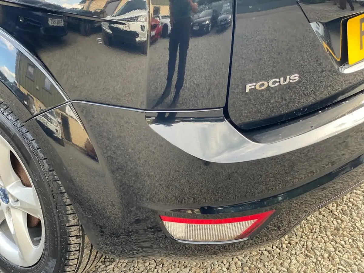 2010-ford-focus-16-zetec-hatchback-5d-big-27