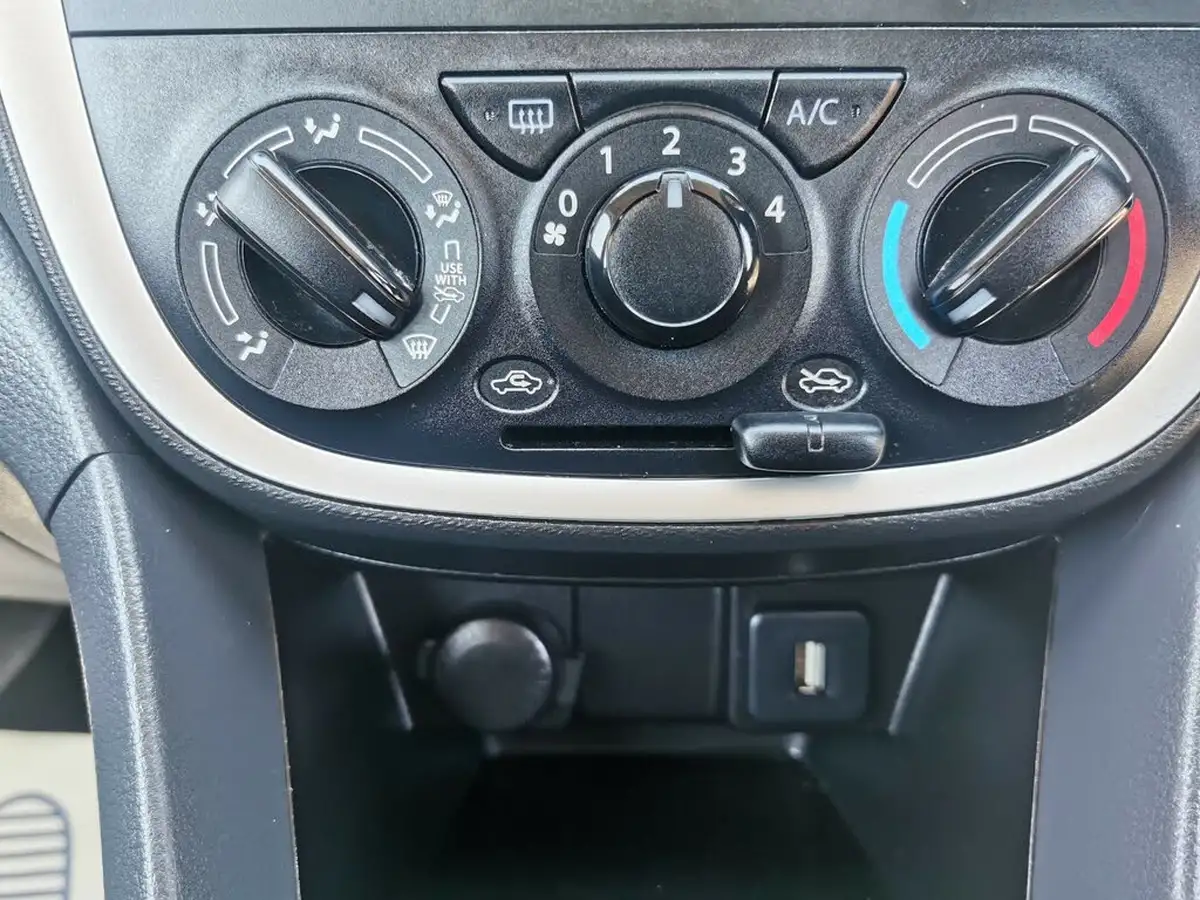 2018-suzuki-celerio-10-sz4-ags-big-33