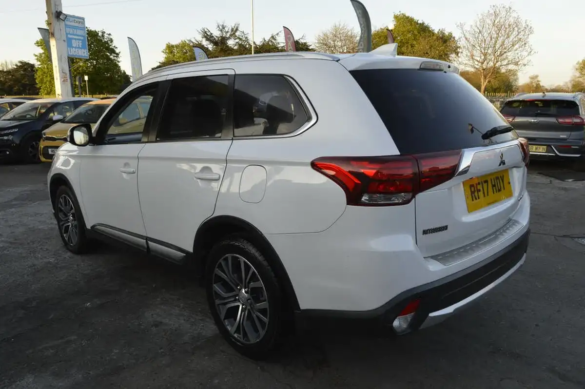 2017-mitsubishi-outlander-22di-d-4-auto-big-3