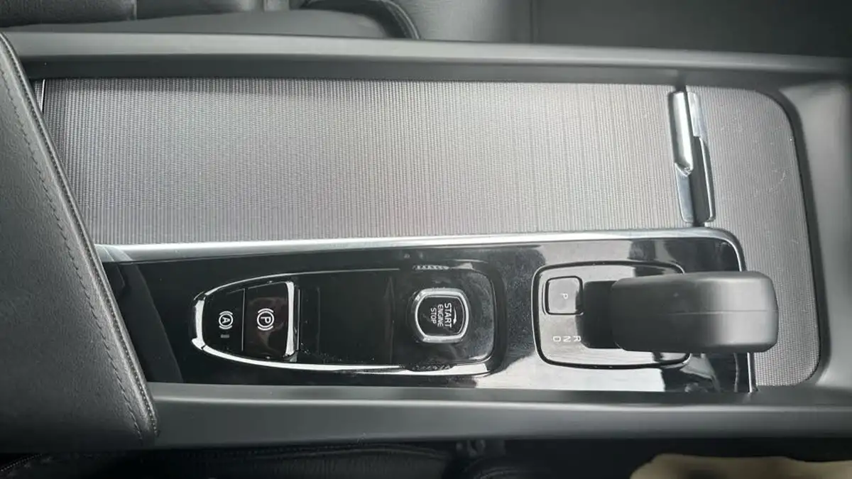 2023-volvo-xc60-20td-b4-plus-dark-big-42