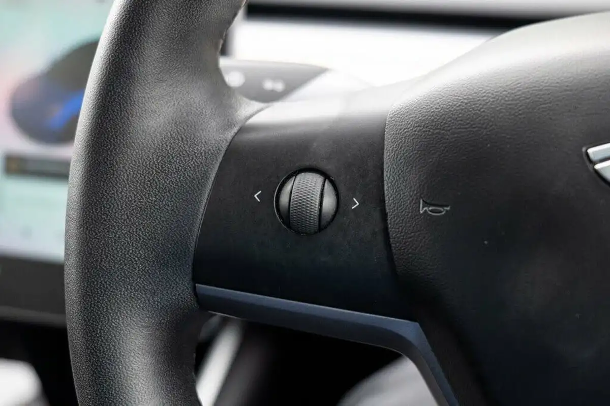 2020-tesla-model-3-e-standard-plus-big-10