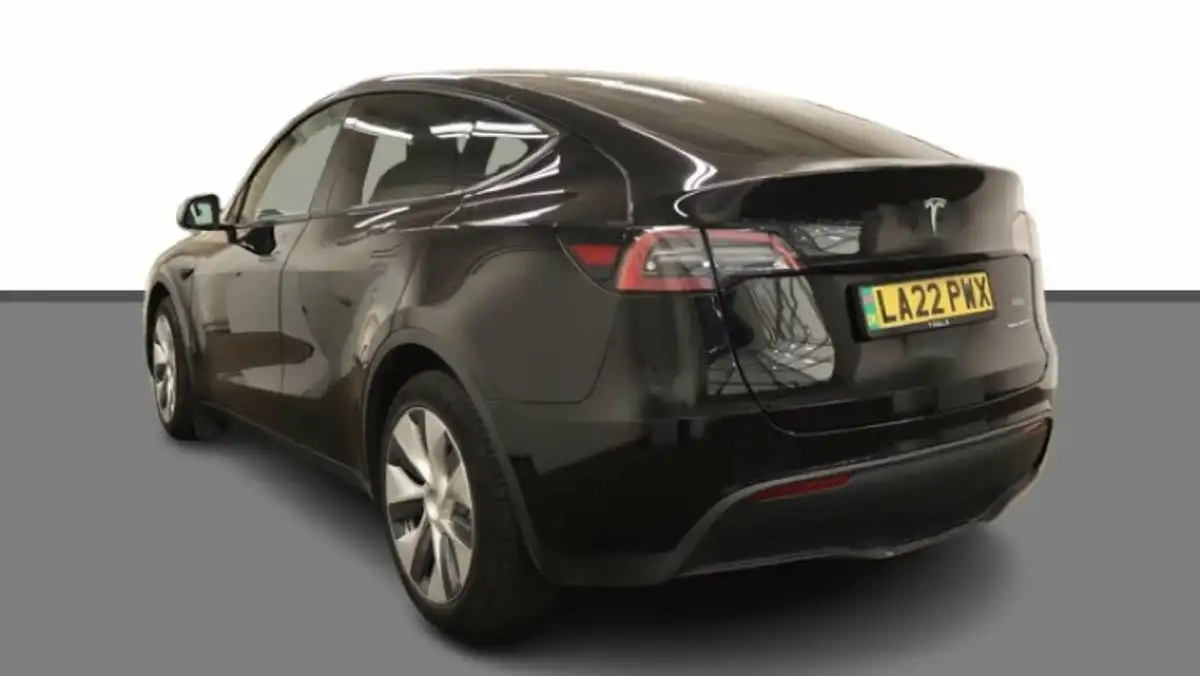 2022-tesla-model-y-e-long-range-big-4