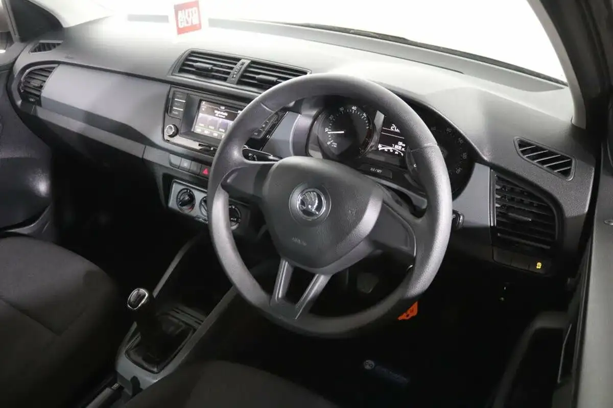 2017-skoda-fabia-10-mpi-s-hatchback-big-65