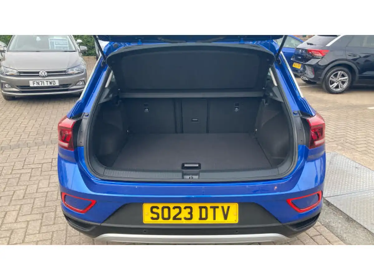 2023-volkswagen-t-roc-10-tsi-life-big-19