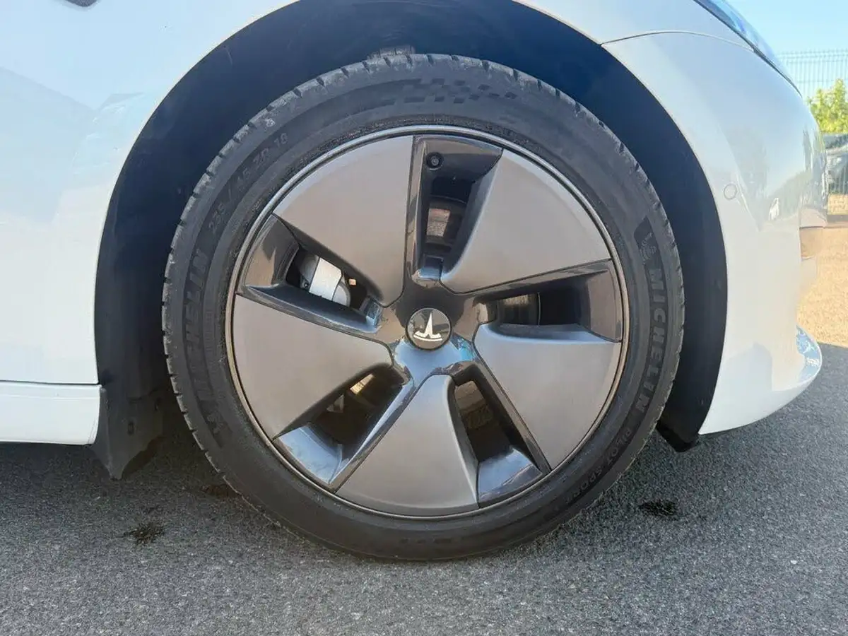 2022-tesla-model-3-e-long-range-big-13