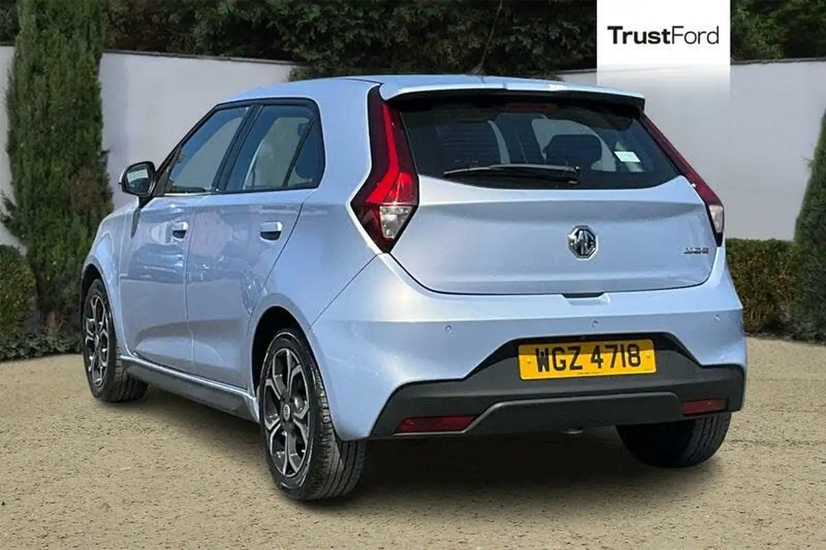 2022-mg-mg3-15-vti-tech-exclusive-nav-big-1