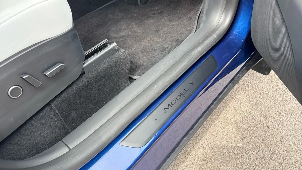 2023-tesla-model-y-e-performance-big-18