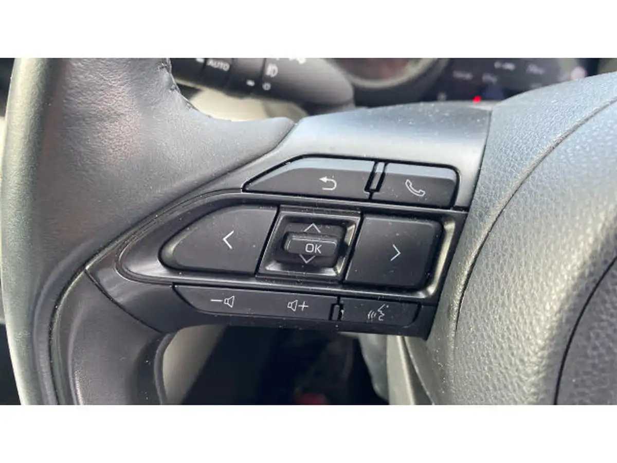 2021-toyota-yaris-15-vvt-i-excel-big-25