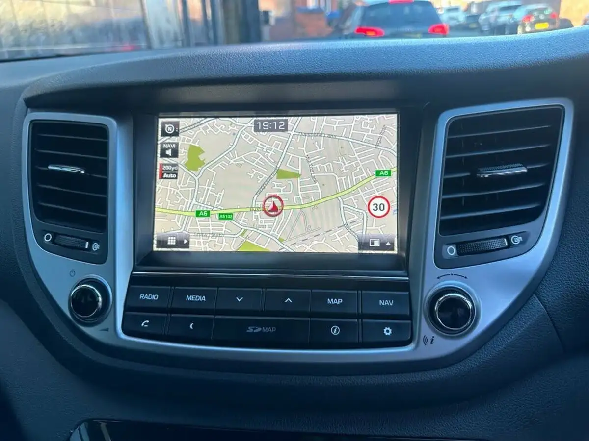 2016-hyundai-tucson-20crdi-premium-136ps-auto-big-8