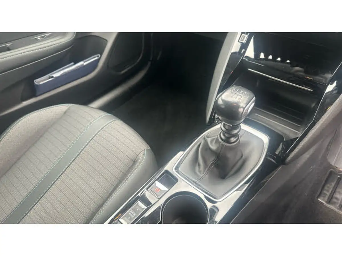 2021-peugeot-208-12-puretech-allure-100bhp-big-12