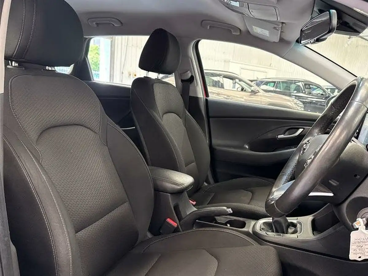 2019-hyundai-i30-10-t-gdi-se-nav-hatchback-big-15
