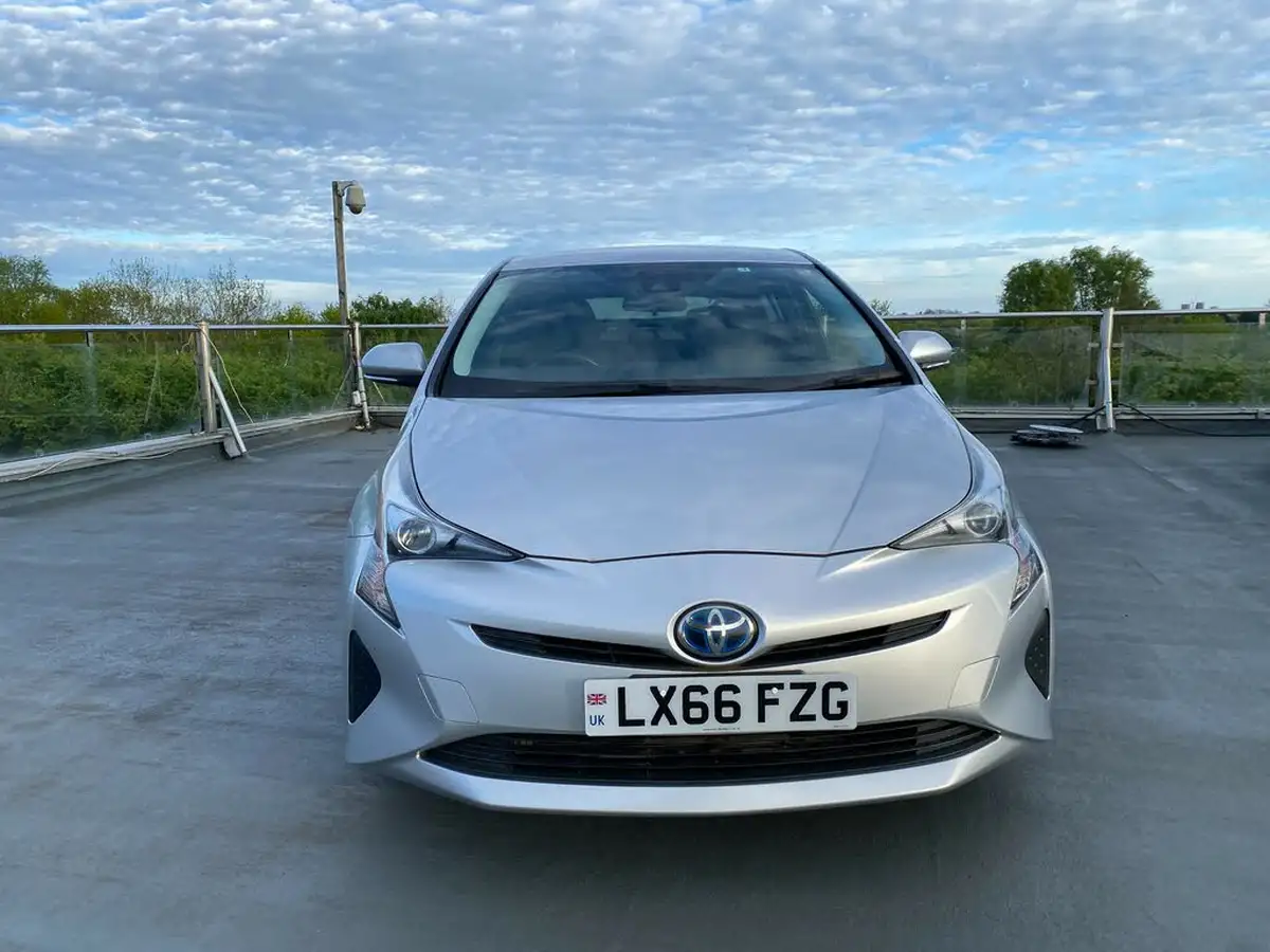 2017-toyota-prius-big-5