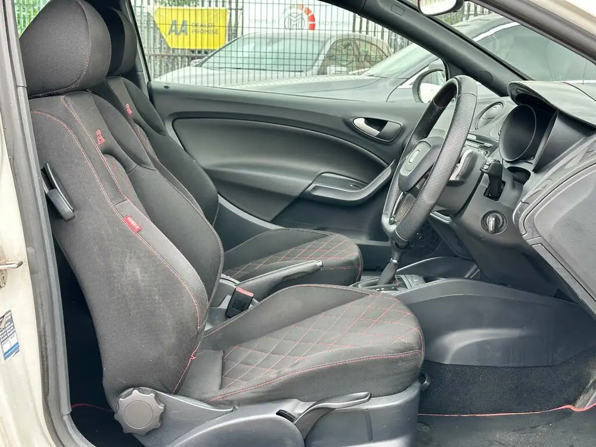 2010-seat-ibiza-14-bocanegra-big-21
